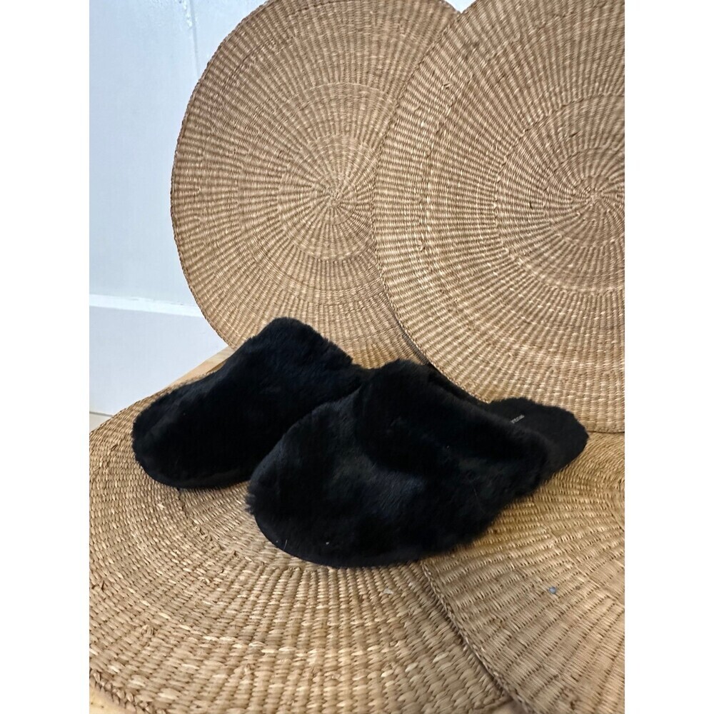 Snugleaves women’s size 7-8 black slippers